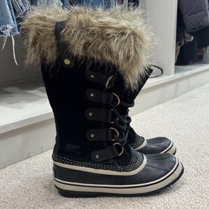 Sorel Black snow Boots with Faux Fur Trim